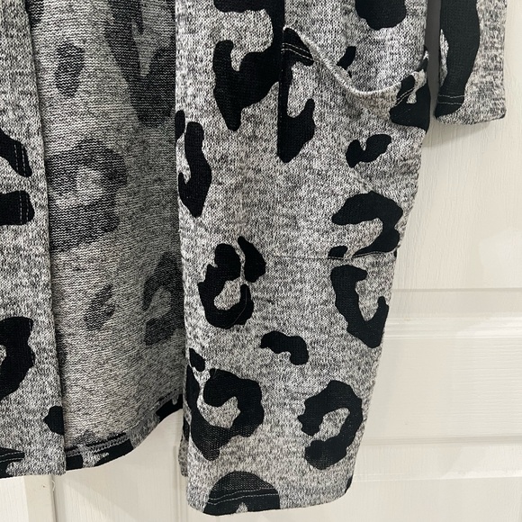 Leopard Print Flowy Black & Grey Cardigan - Picture 3 of 7